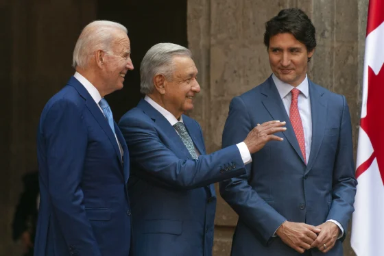 Biden se reúne con AMLO y Trudeau en México: ¿qué acordaron los ‘tres amigos’ sobre inmigración, narco y comercio?