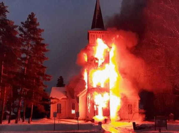 Hombre transgénero fue arrestado por prender fuego a una iglesia