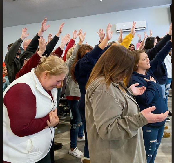 Meses de avivamiento en un pequeño pueblo de Kentucky cambian la vida de cientos de personas