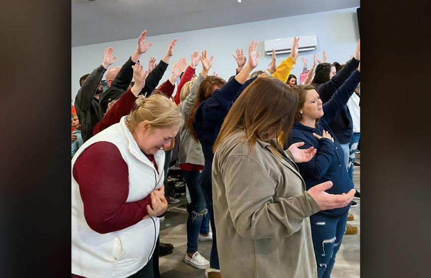 Meses de avivamiento en un pequeño pueblo de Kentucky cambian la vida de cientos de personas