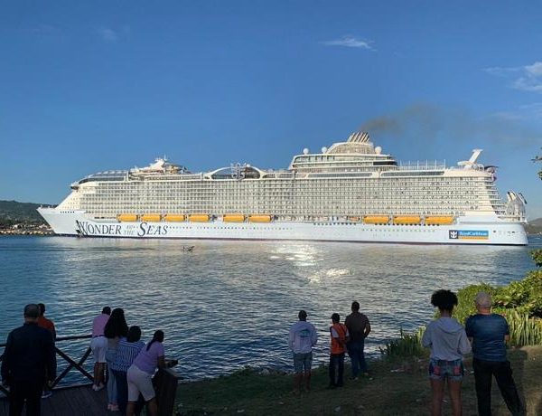 La Maravilla de los Mares, el crucero más grande del mundo, está en Puerto Plata con más de 6,500 pasajeros