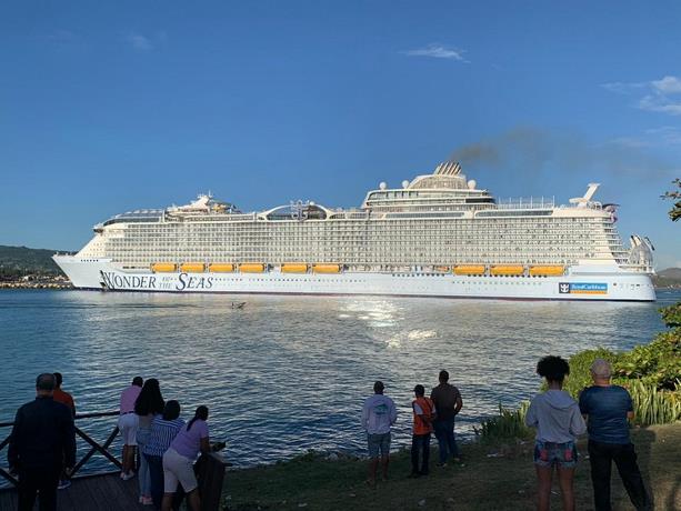 La Maravilla de los Mares, el crucero más grande del mundo, está en Puerto Plata con más de 6,500 pasajeros